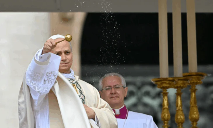 Mbahet në Vatikan ceremonia e kurorëzimit të Papa Leo XIV, të pranishëm mijëra besimtarë