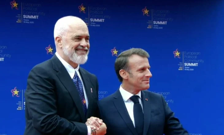 Mbërrin i fundit i liderëve europianë/ Presidenti Macron përqafim me Ramën