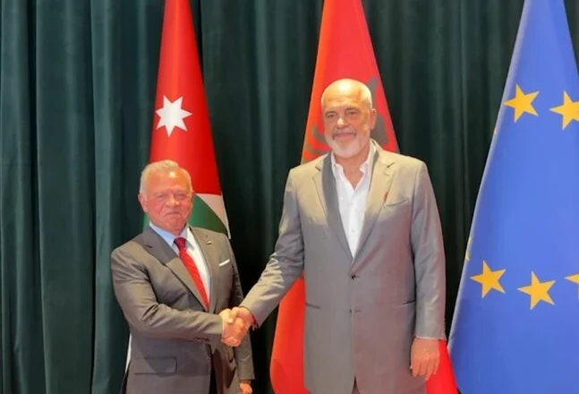 Mbreti i Jordanisë Abdullah II vizitë zyrtare në Tiranë, pritet në takim nga kryeministri Rama