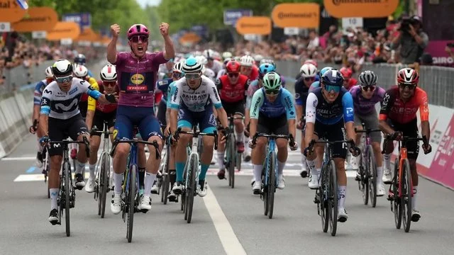 Mbyllet etapa e fundit e “Giro d’Italia” në Shqipëri, çiklisti danez arrin fitoren e dytë në Vlorë