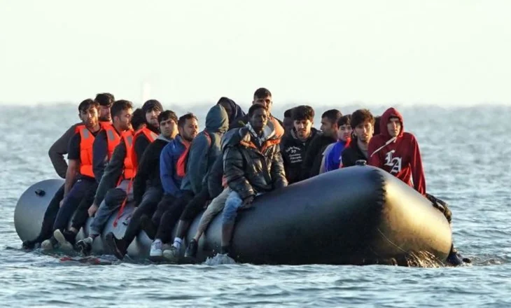 Mbytet anija me emigrantë në Kanalin Anglez, vdes një prej tyre