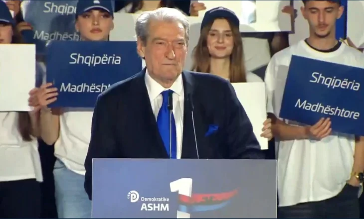 “Më 11 maj vota është edhe për dinjitetin tuaj”, Berisha në takimin përmbyllës: Ju garantoj se vrapi PD-së nuk ndalet!
