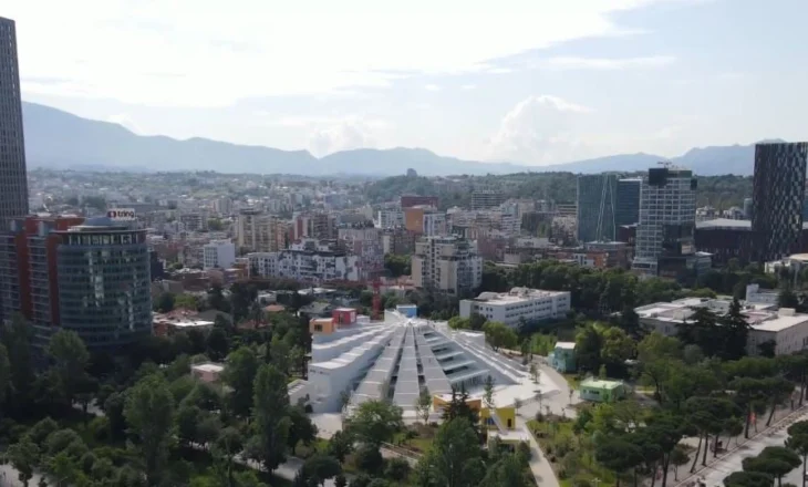 Më shumë biznese me pak punëtorë, INSTAT: Shtohen më shumë biznese në tregti dhe akomodim, ndikimi i turizmit