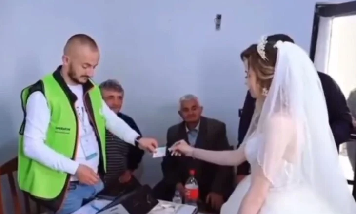 Me vello në kokë, nusja nga Elbasani voton në ditën e saj të dasmës
