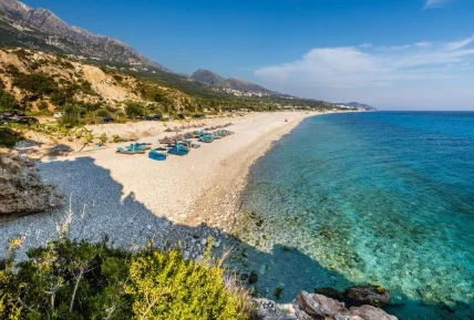Media britanike: Vizitoni Vlorën, qytetin idilik bregdetar në Rivierën Shqiptare