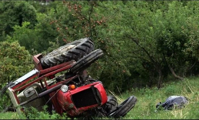 Memaliaj, 58-vjeçari aksidentohet me zetor duke punuar tokën