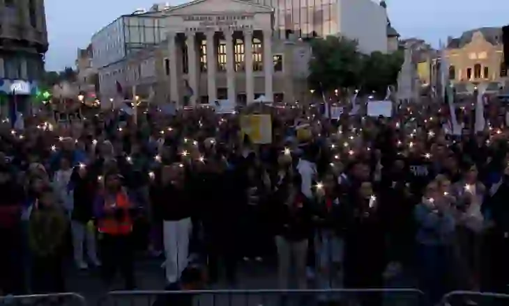 Mijëra i bashkohen protestës në Suboticë, kërkojnë drejtësi për viktimat e Novi Sadit