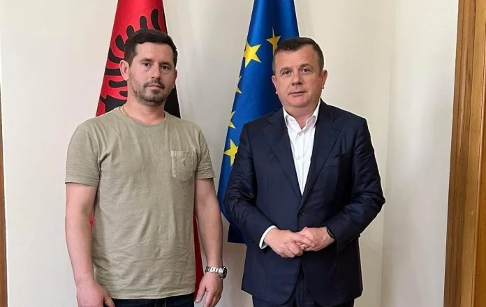 Ministri Balla pret sipërmarrësin e suksesshëm shqiptar në Finlandë: Krenarë për shqiptarët