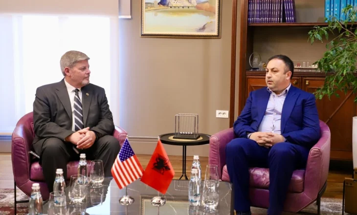 Ministri Hoxha pret zv.drejtorin e ICITAP: Shqipëria dhe SHBA, partneritet strategjik në fushën e sigurisë