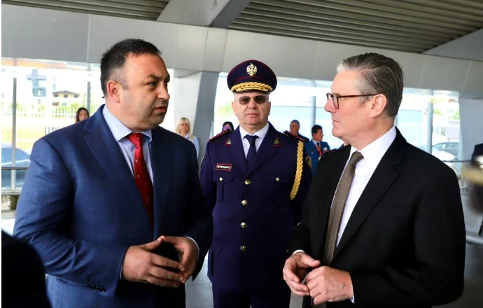 Ministri i Brendshëm dhe kryeministri britanik vizitojnë Portin e Durrësit