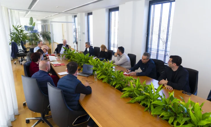 Miratohet projekti, FSHF dhe Bashkia Kavajë do të rindërtojnë së bashku stadiumin e Besës