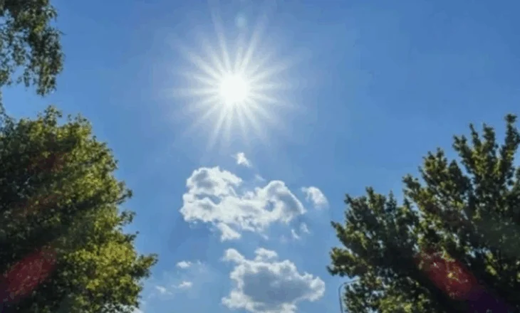 Mot i kthjellët dhe temperatura të larta, termometri shënon 31 gradë C