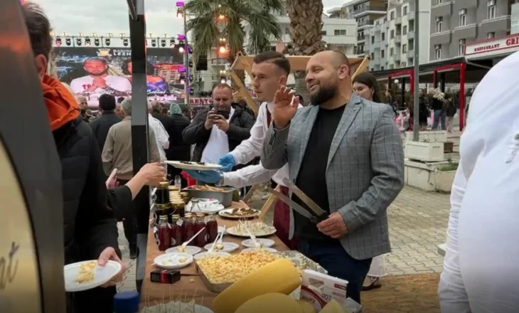 Moti i zymtë nuk ndal Lezhën, çelet zyrtarisht sezoni turistik me atmosferë festive