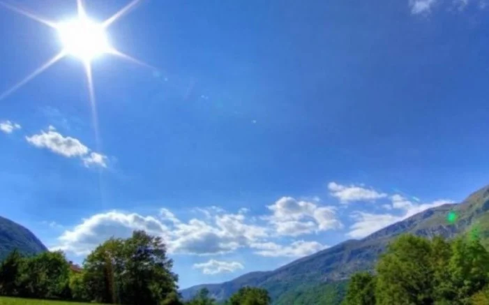 Moti sot, kushte atmosferike të qëndrueshme dhe temperatura deri në 26°C