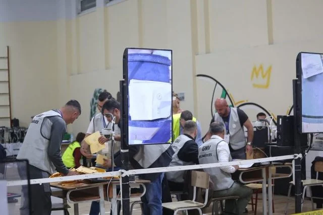 Ndërpritet përkohësisht numërimi i votave në Fier, zbulohet shkaku, ja kur pritet të rifillojë procesi