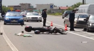 Ndërron jetë 26-vjeçari në Unazën e Madhe në Tiranë/ Po udhëtonte me motor dhe përplaset me bordurën anësore…