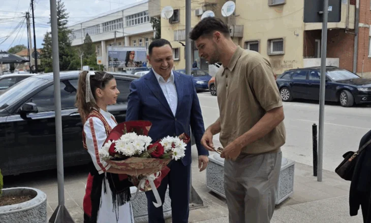 Ndeshjet kualifikuese, Pajaziti porosit Gjimshitin: Berat, mundeni Serbinë!