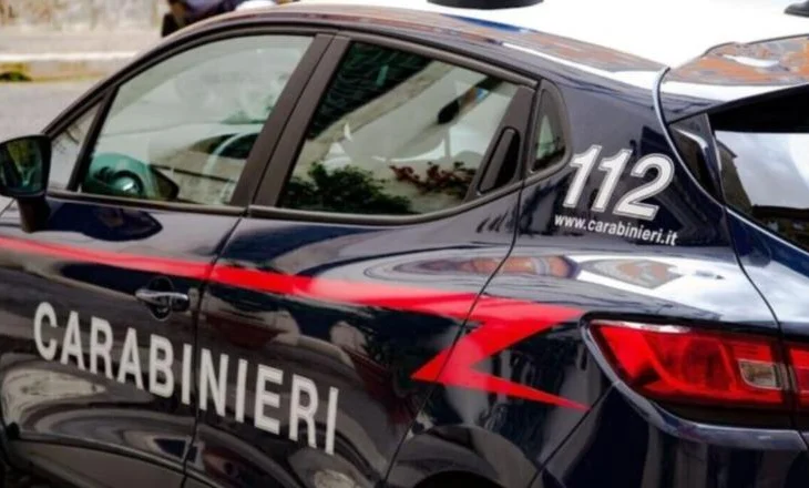 Në kërkim për trafik droge, shqiptari kapet në Itali me 20 mijë euro cash dhe 1 kg kokainë në makinë! I gjendet dhe një pistoletë e Luftës së Dytë Botërore 