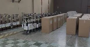 Nën masa të rrepa sigurie, mbërrijnë materialet zgjedhore në Delvinë, Sarandë dhe Lezhë