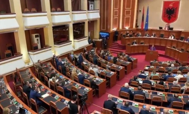 Nesër nis Parlamenti “i vjetër”, në legjislaturën e ardhshme do të mungojnë 83 nga deputetët, ja çfarë pritet të ndodhë