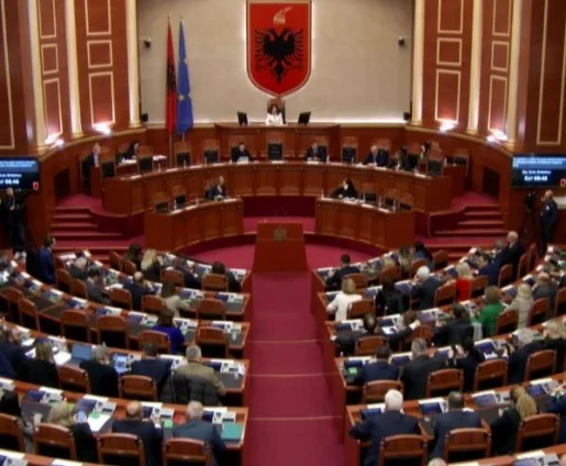 Nesër seanca e parë plenare pas zgjedhjeve, të rinjtë marrin detyrën në shtator