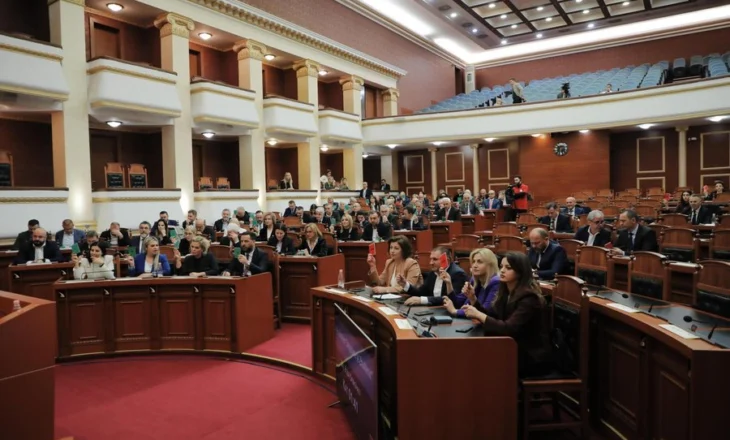 Nga Basha, Alibeaj e Shehi, te Majko, Kodheli e Kryemadhi, kush janë 79 deputetët aktualë që dorëzojnë mandatin në shtator