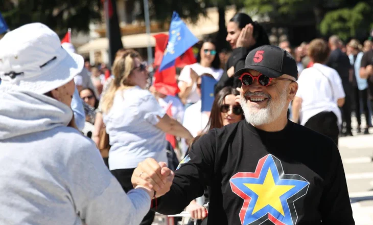 Nga Gjirokastra, Saranda dhe Himara për në Shkodër dhe Lezhë, Shqipëria zgjohet me urimin dhe falenderimet e Kryeministrit