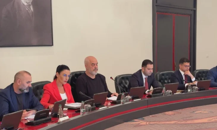 Nga pasaportat, te zhvillimi ekonomik dhe siguria e punonjësve të AMP, Qeveria miraton disa vendime