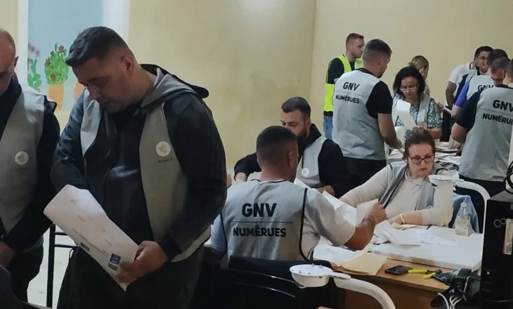 Nis numërimi i kutive në qarkun Berat, hapen kutitë e para në Kuçovë