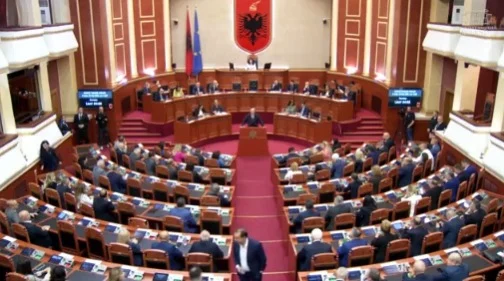 Nis parlamenti, deputetët i kthehen seancave pas zgjedhjeve