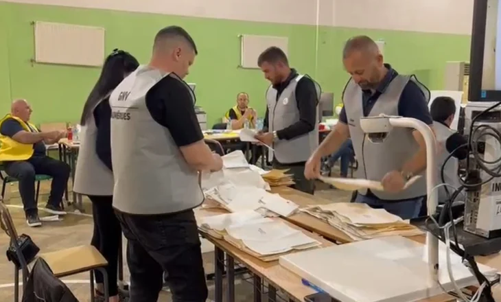 Nis procesi i numërimit në qarkun e Dibrës, numërohen 4/222 kuti, PS kryeson me 150 vota ndaj PD-së