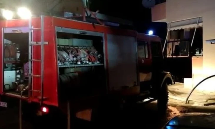 Një autobus përfshihet nga flakët pranë tunelit në aksin Kardhiq-Sarandë, raportohet për dëme të vogla materiale