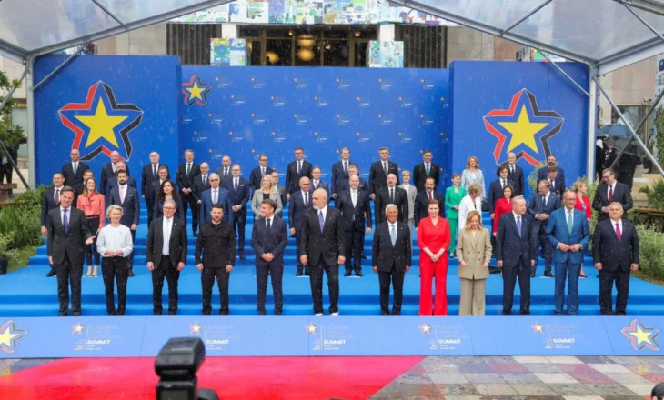 “Një moment historik për Ballkanin Perëndimor”! Ursula von der Leyen publikon foto nga Samiti i Komunitetit Politik Evropian në Tiranë