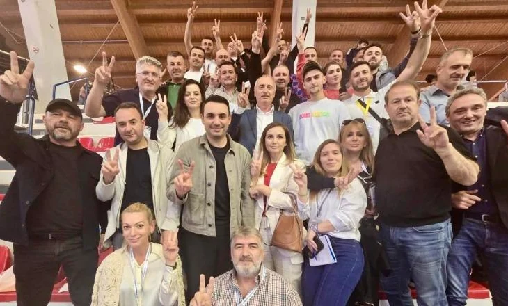 Njeh fitoret, por jo humbjet/ PD me dy standarde, ia nis festës për rezultatin në Lezhë
