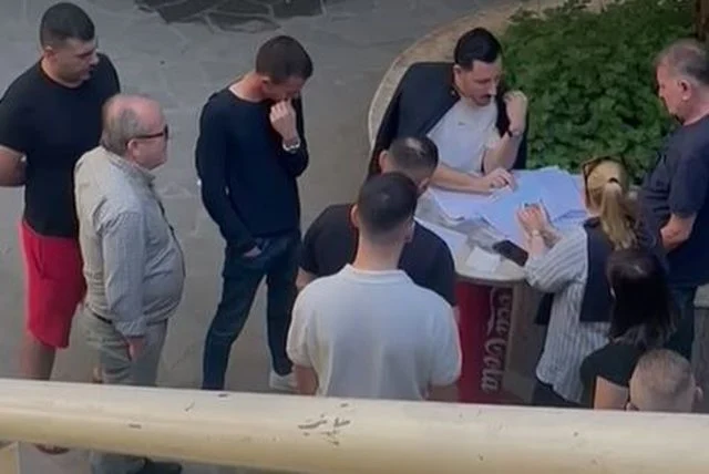 Noka poston videon: Krim elektoral hapur fare! Patronazhistët po shpërndajnë tapi shtëpish edhe në rrugë