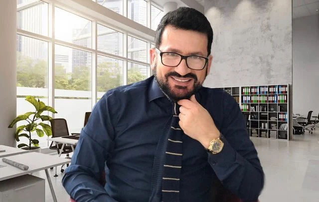 “Nuk mund të udhëtoj dot këto ditë”/ Kreshnik Spahiu ironizon deklaratën e Berishës: E shtyu vizitën në SHBA për…