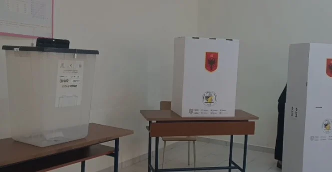 Nuk nis procesi i votimit në disa zona të thella të Shkodrës! Komisionerët s’janë paraqitur ende në QV