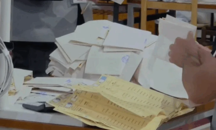 Numërohen 3 kuti në Gjirokastër, PS kryeson me 160 vota