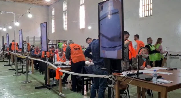Numërohet kutia e parë në Pustec, ja sa vota kanë marrë PS dhe PD