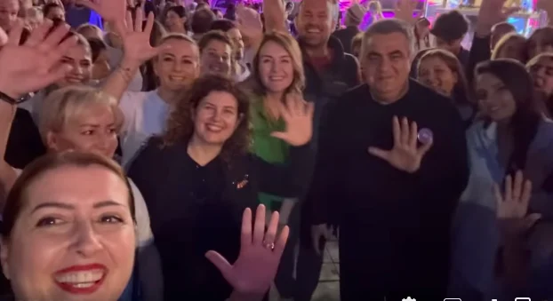 Ogerta Manastirliu dhe Blendi Gonxhja, takim me banorët e Njësisë 6  në Tiranë