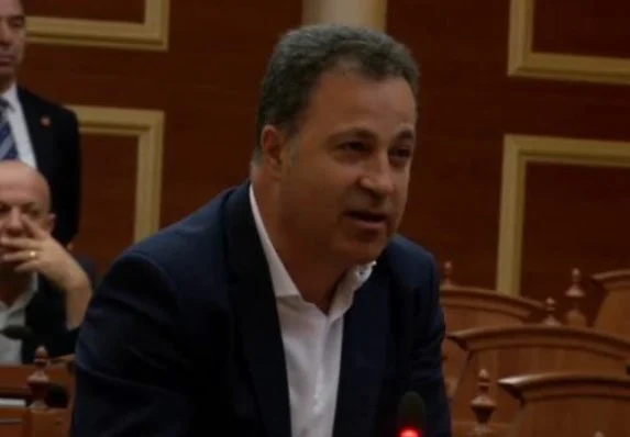 Opozita thirrje kundër maxhorancës, Peleshi: Jemi në Parlament, jo në cirk!