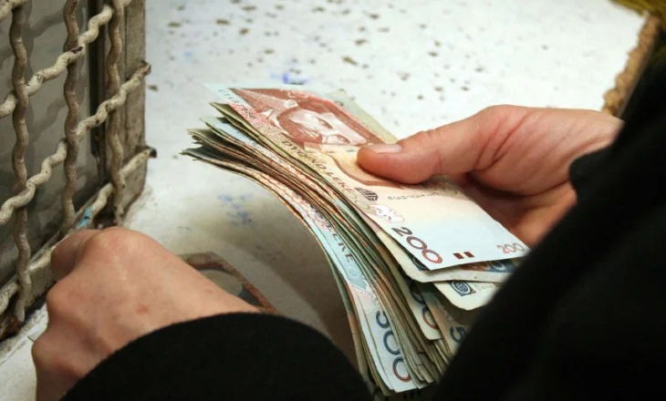 Paguhen më pak, por shqiptarët kanë orët më të gjata të punës në Europë! Rroga minimale dhe ajo mesatare, janë më të ulëtat në rajon