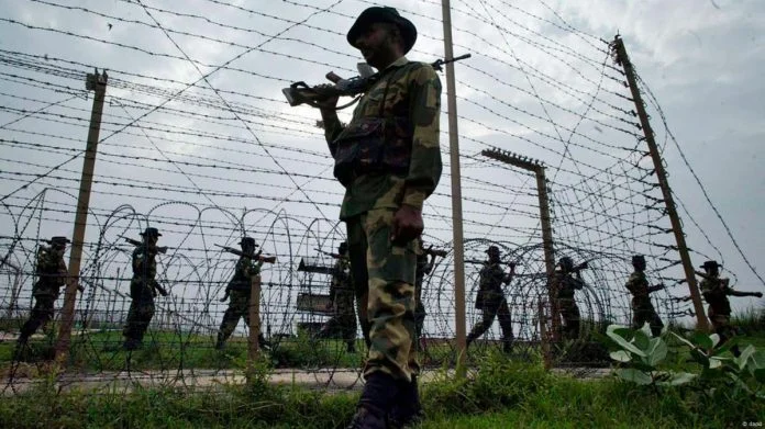 Pakistani dhe India përshkallëzojnë sulmet ndaj bazave ushtarake