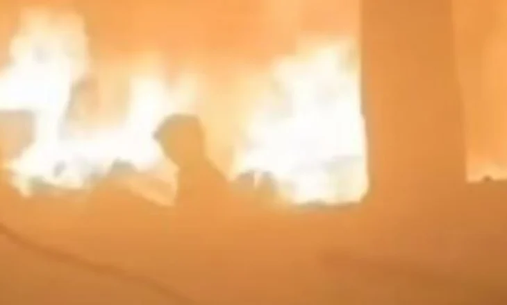 Pamje rrëqethëse, fëmija vrapon në shkollën që digjet pas sulmeve izraelite në Gaza