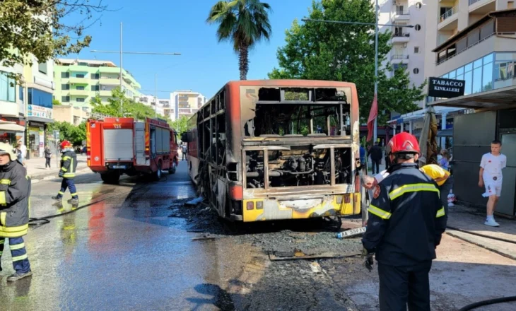 Panik tek pasagjerët/ Autobusi merr flakë gjatë lëvizjes, ja detajet e para…