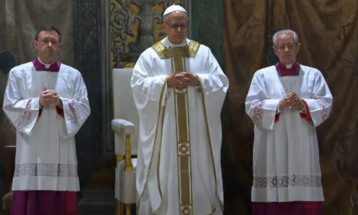 Papa Leo XIV mban meshën e parë në Kapelën Sistine