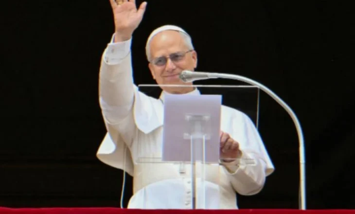 Papa Leoni XIV: Dinjiteti i emigrantëve duhet të respektohet