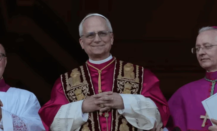 “Paqja qoftë me të gjithë ju!”, Papa Leone XIV mban fjalimin e parë