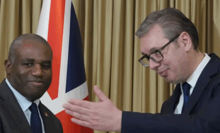 Parlamentarët britanikë kërkojnë ndryshim të politikës së jashtme ndaj Serbisë