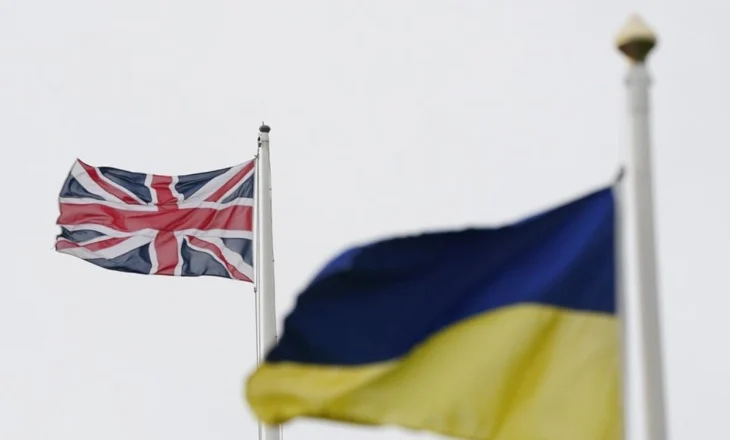 Partia e ekstremit të djathtë ndalon valëvitjen e flamujve të huaj në këshillat që kontrollon, lejohet vetëm ai britanik dhe anglez